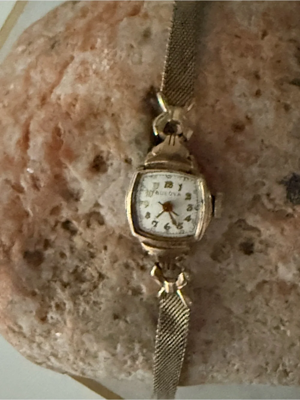 VINTAGE 1ok plate Bulova Gold-Tone Mesh Bracelet Ladies Watch